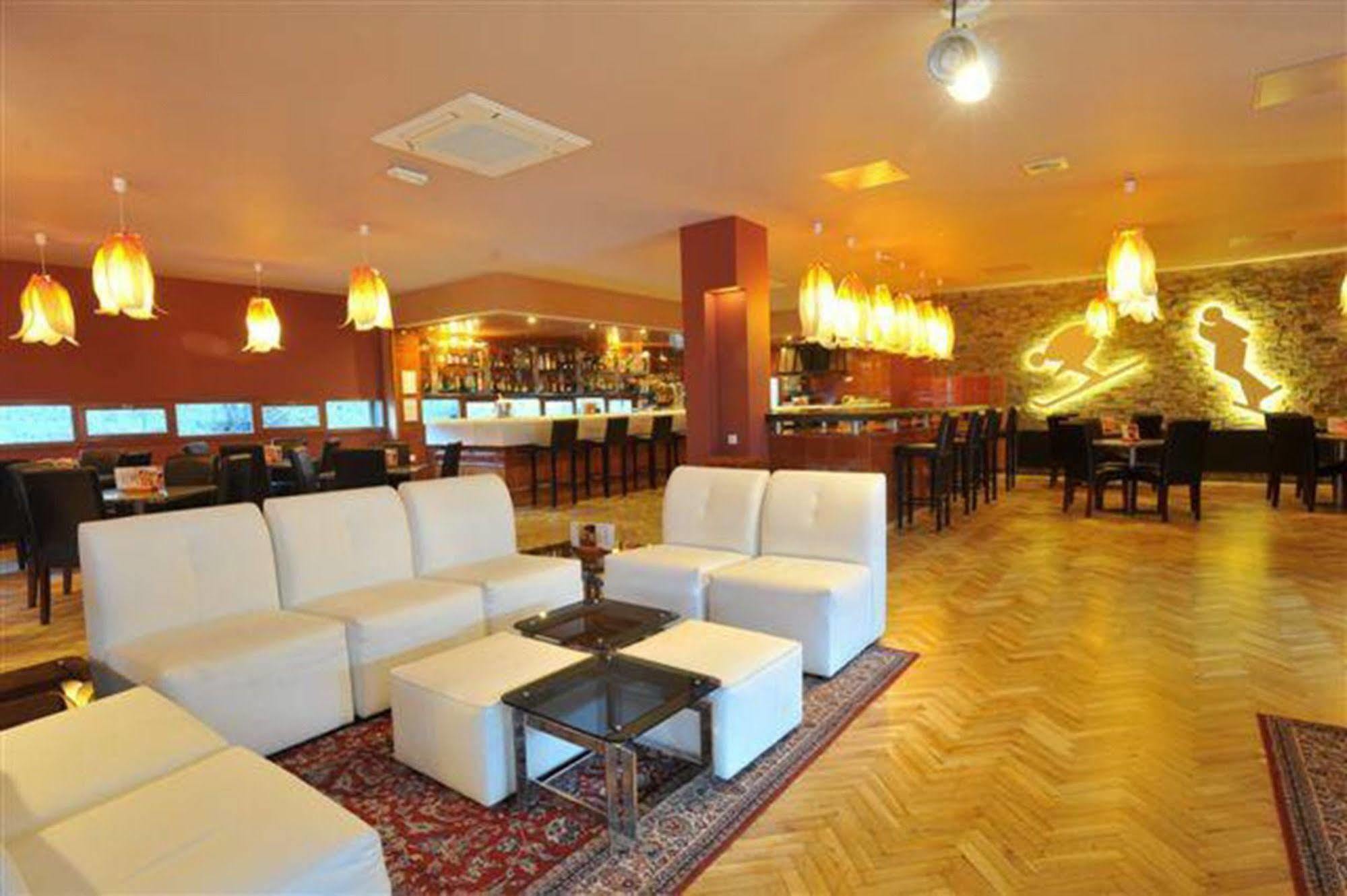 Evenia Monte Alba Hotel เซร์แลร์ ภายนอก รูปภาพ